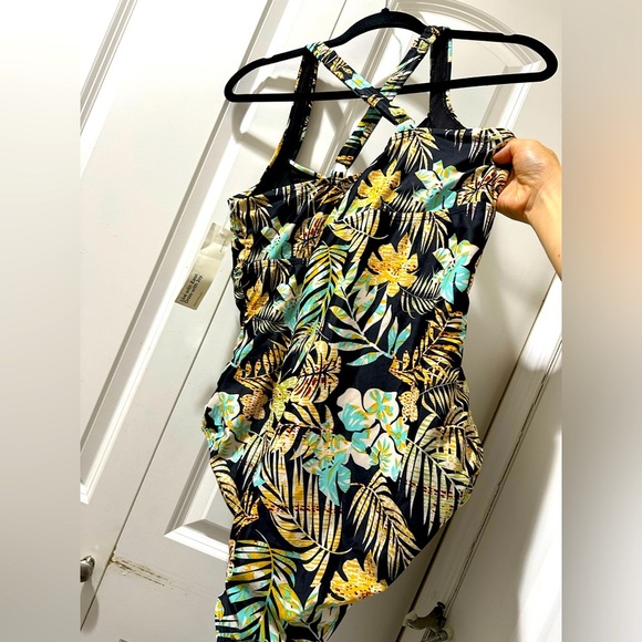 BloomChic Plus Size 2XL Tropical Leaf Print One Piece Swimsuit - Picture 2 of 3